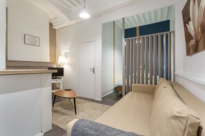 Télévision, cheminée