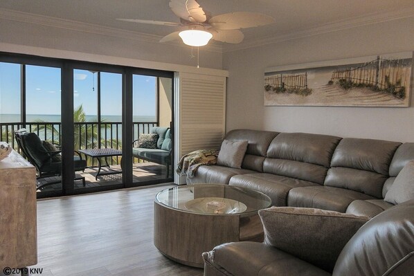 Condo, 2 Bedrooms | Living room
