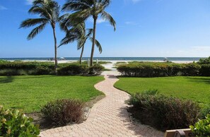 Condo, 2 Bedrooms | Property grounds