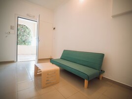 Standard Twin Room, 1 Bedroom | Living area | 24-inch flat-screen TV with digital channels, LCD TV
