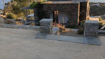 Biệt thự truyền thống, 2 phòng ngủ, sát bãi biển | Hiên