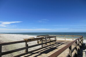 On the beach - Leonardo Arms 503 2 Bedroom Condo by Redawning (Fort Myers Beach)