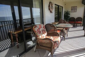 คอนโด, 2 ห้องนอน | ลานระเบียง/นอกชาน