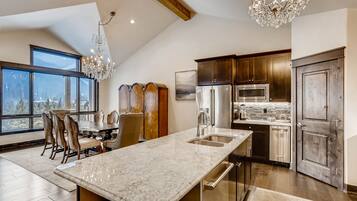 Townhome, 3 Bedrooms | Private kitchen | Full-sized fridge, microwave, oven, stovetop