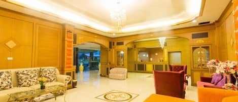 Coin salon dans le hall