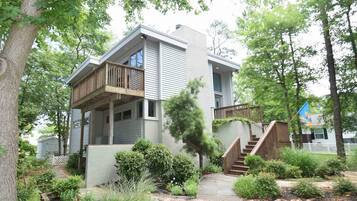 House, 2 Bedrooms | Front of property