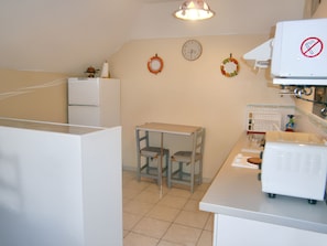 Fridge, microwave, oven, stovetop - Homerez - Apartment in Lourdes (Lourdes)