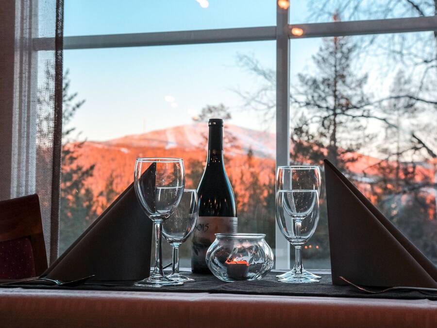 Breakfast and dinner served