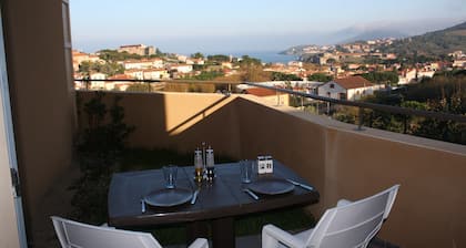 Apartment with panoramic mountain and sea views