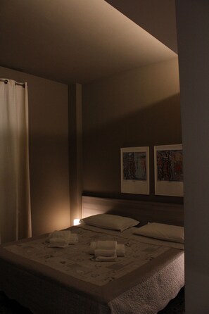 Economy Twin Room, Ensuite, Mountain View