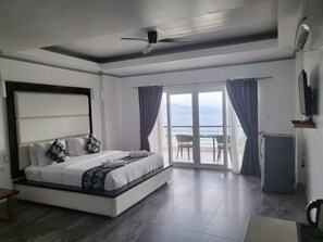 Penthouse Room - Manarra Seaview Resort (Puerto Galera)