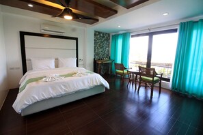 Minibar, in-room safe, desk, free WiFi - Manarra Seaview Resort (Puerto Galera)
