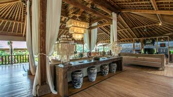 Superior Villa | Living room
