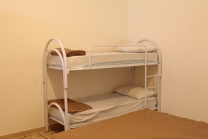 ヴィラ 2 ベッドルーム | 2 室のベッドルーム、デスク、防音設備、アイロン / アイロン台