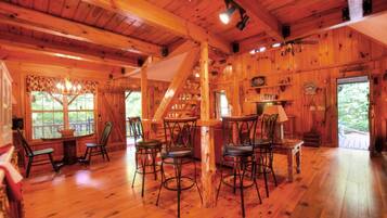 Cabin, 1 Bedroom | Private kitchen | Fridge, microwave, oven, coffee/tea maker