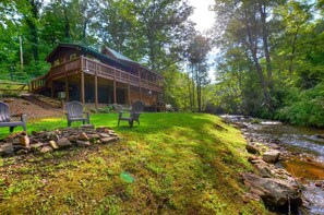 Cabin, 1 Bedroom | Property grounds - Cute On The Creek 1 Bedroom Cabin by Redawning (Sylva)