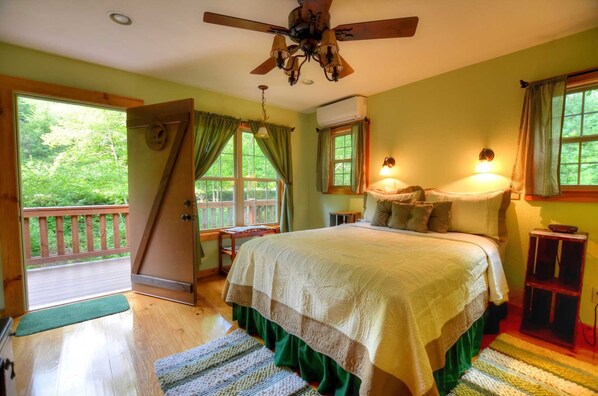 Cabin, 1 Bedroom | 1 bedroom, free WiFi, bed sheets - Cute On The Creek 1 Bedroom Cabin by Redawning (Sylva)