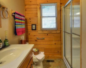 Cabin, 1 Bedroom | Bathroom - Soaring Eagle 1 Bedroom Cabin by Redawning (Bryson City)