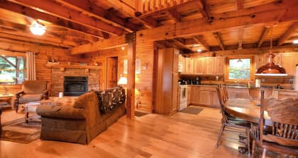 Moonshiner's Hideaway 2 Bedroom Cabin by Redawning