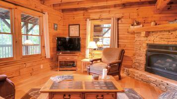 Cabin, 2 Bedrooms | Living room