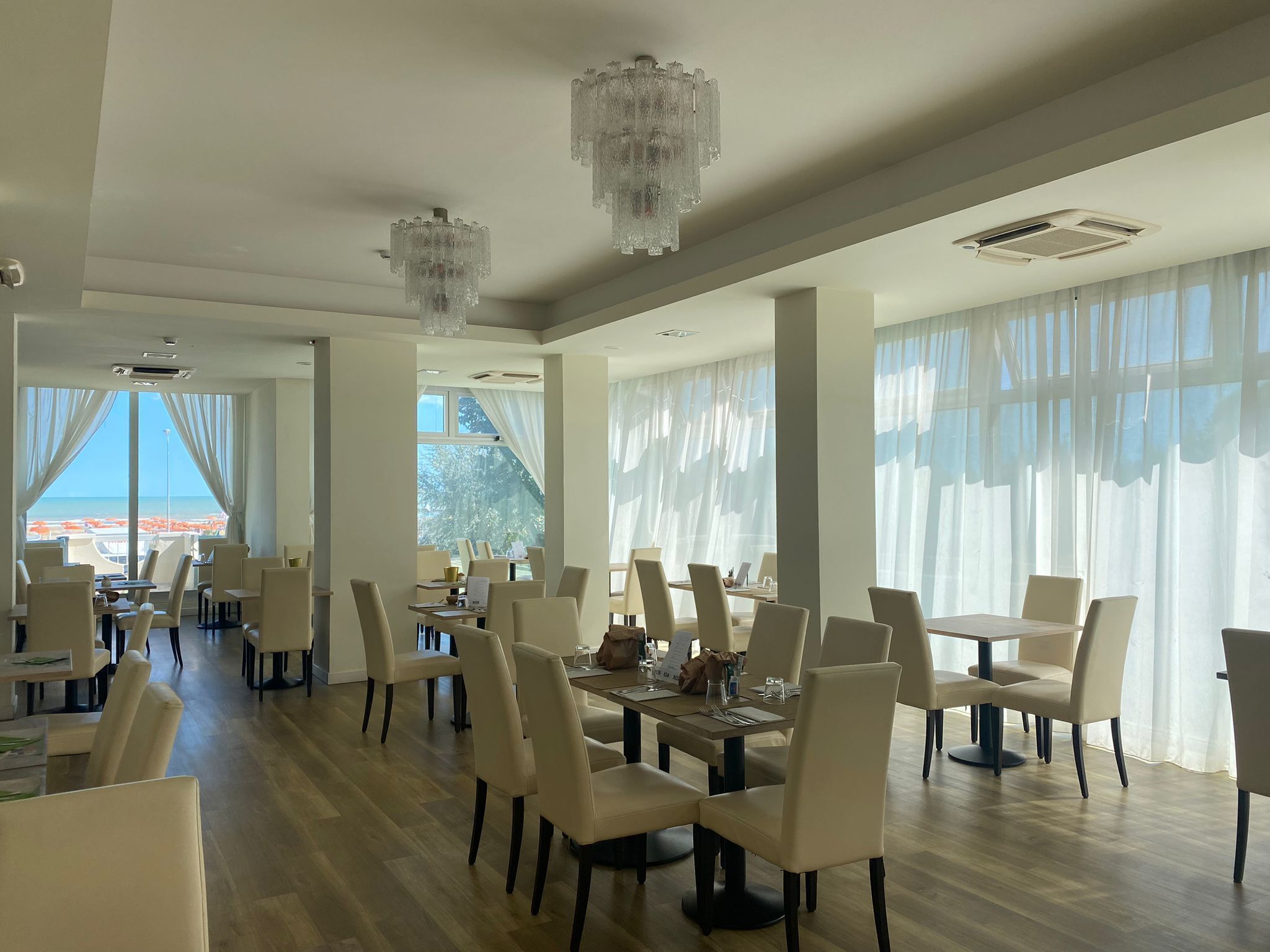 lunch and dinner served