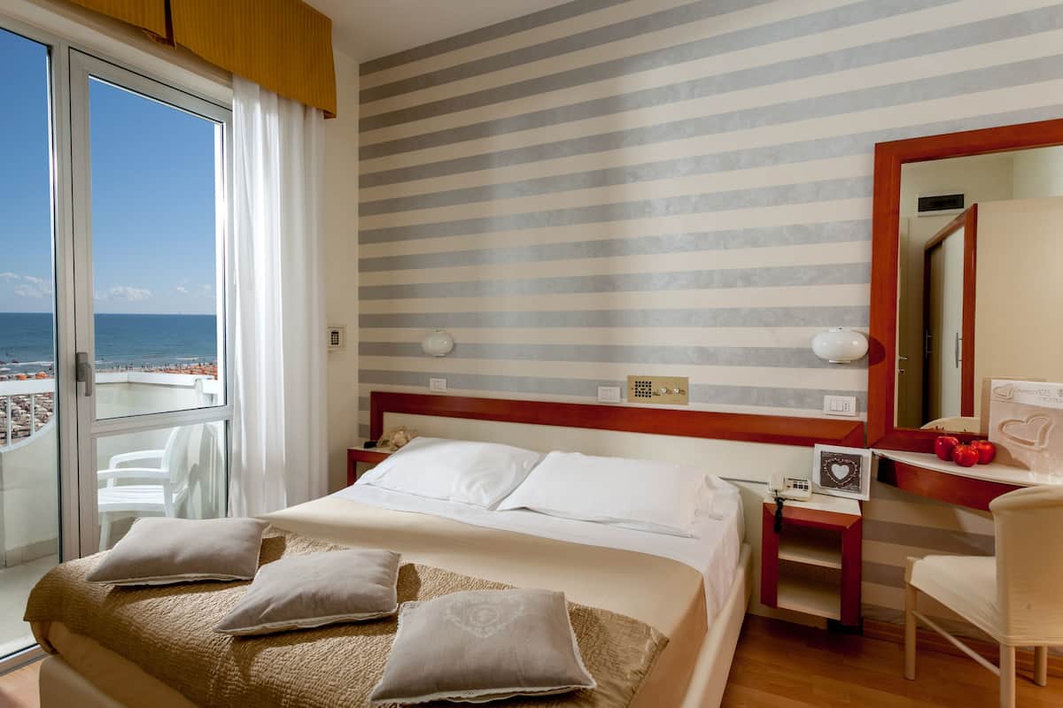 1 slaapkamer, een kluis op de kamer, individueel gedecoreerd
