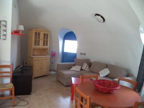 Bungalow, 2 Schlafzimmer | Wohnbereich