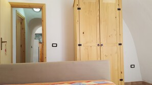 Bungalow, 2 camere da letto | 2 camere, una scrivania, Wi-Fi gratuito, lenzuola