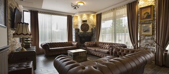 โรงแรมอาเวียเตอร์บูทีคโอโตเปนิ