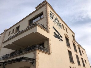 Façade de l’hébergement - soirée/nuit