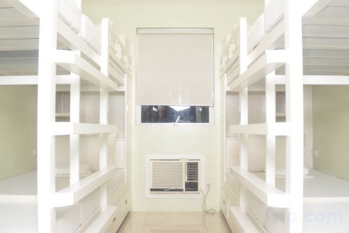 Bed In 8 Beds Dormitory (Male Only)