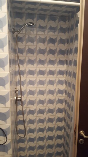 Bathroom shower - Casa Vacanze Il Sole (Campobello di Mazara)