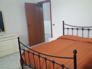 Villa, 3 chambres | 3 chambres, bureau, fer et planche à repasser, accès au Wi-Fi (inclus)