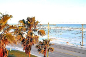 Una spiaggia nelle vicinanze