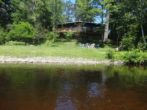 Riverfront Retreat AuSable River  Fireplace + XC Ski and Snowshoe Trail Access