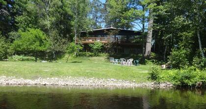Riverfront Retreat AuSable River Fireplace + XC Ski and Snowshoe Trail Access