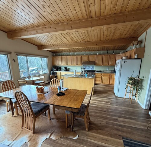 South Branch Ausable River. 4 Schlafzimmer, 3 Badezimmer.