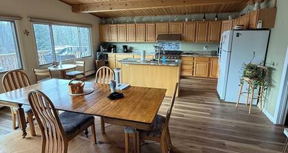 South Branch Ausable River. 4 Schlafzimmer, 3 Badezimmer.