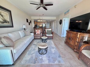 TV, DVD player - Time to get your toes in the sand and enjoy hunting sea shells!! 🐚 (Gulf Shores)