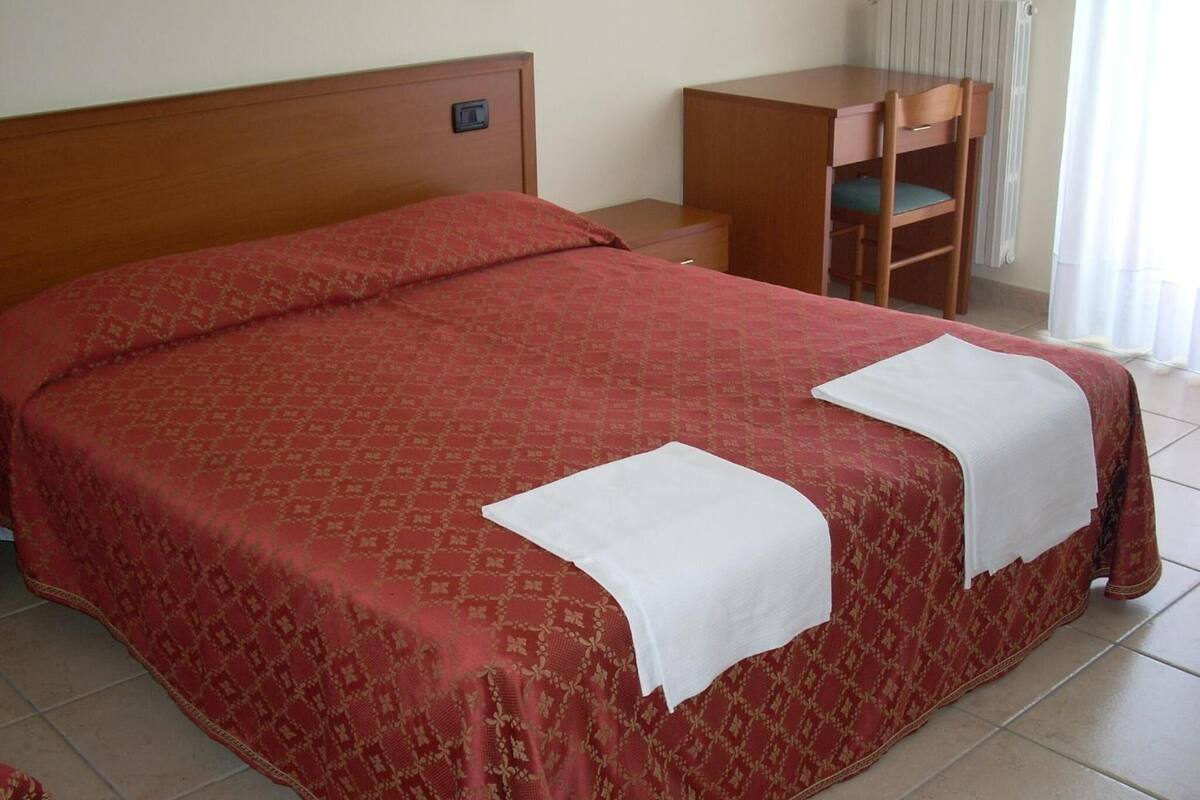 premium bedding, desk, free cots/infant beds, free wifi