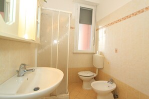 Apartamento clásico | Baño | Ducha y bidé