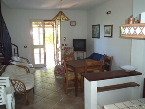 Villa, 2 Schlafzimmer | Essbereich im Zimmer