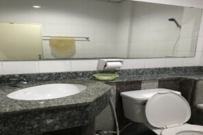 Standard Room | Bathroom | Combined shower/bathtub, free toiletries, towels - Lopburi Residence 2 Hotel And Resort (Lop Buri)