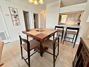 Dining - 🌴Catch some rays! Book today for best rates!🏖️ (Gulf Shores)
