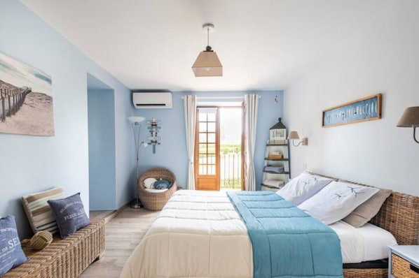 Kamar Double Comfort | 1 kamar tidur, seprai premium, meja kerja, dan tirai kedap cahaya