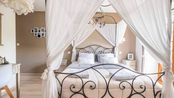 Family Suite | 1 bedroom, premium bedding, desk, blackout drapes