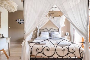 1 habitación, ropa de cama de alta calidad y escritorio 