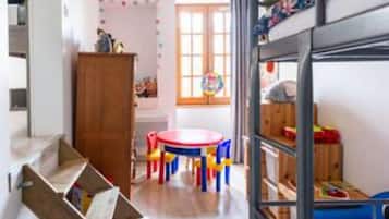Familie suite | 1 slaapkamer, luxe beddengoed, een bureau, verduisterende gordijnen