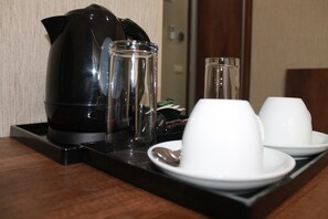 Economy Double Room | Coffee and/or coffee maker - Metekhi Line (Tbilisi)