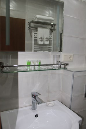 Standard Double Room | Bathroom sink